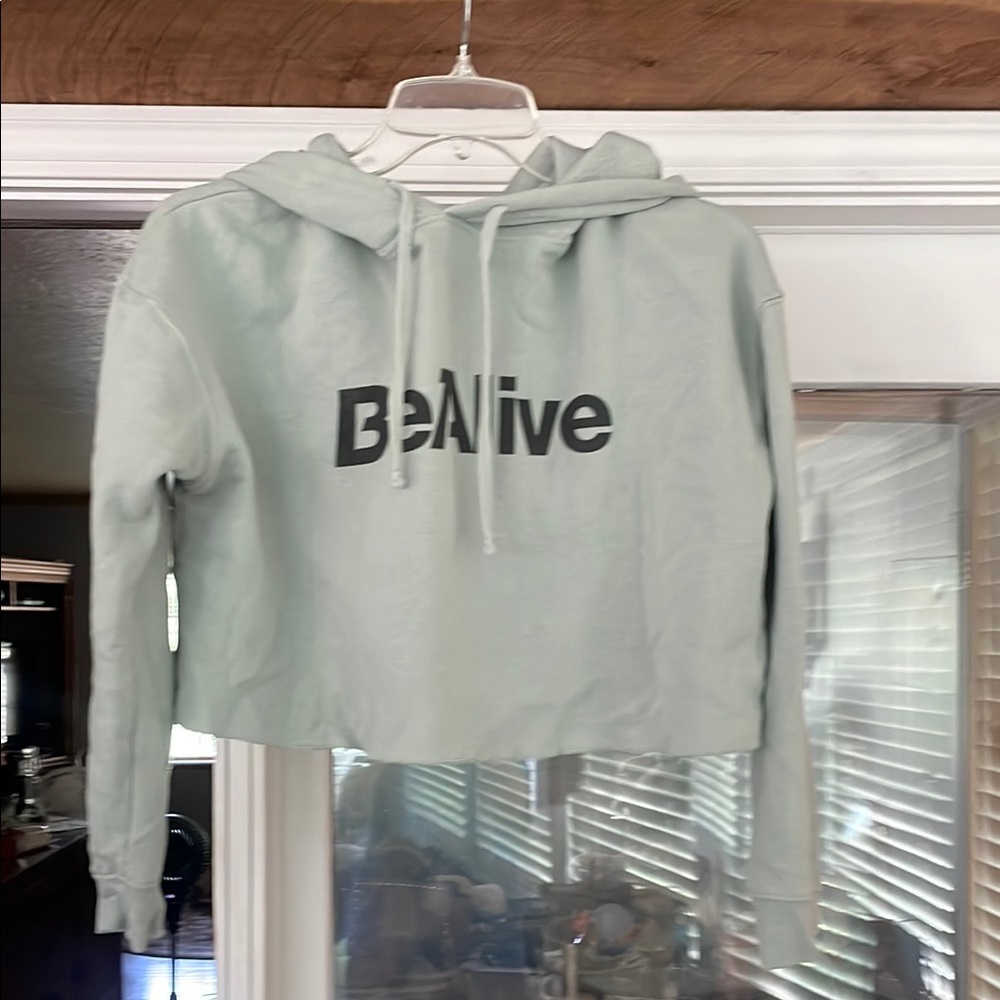 BeLive Cropped Hoodie in Light Green